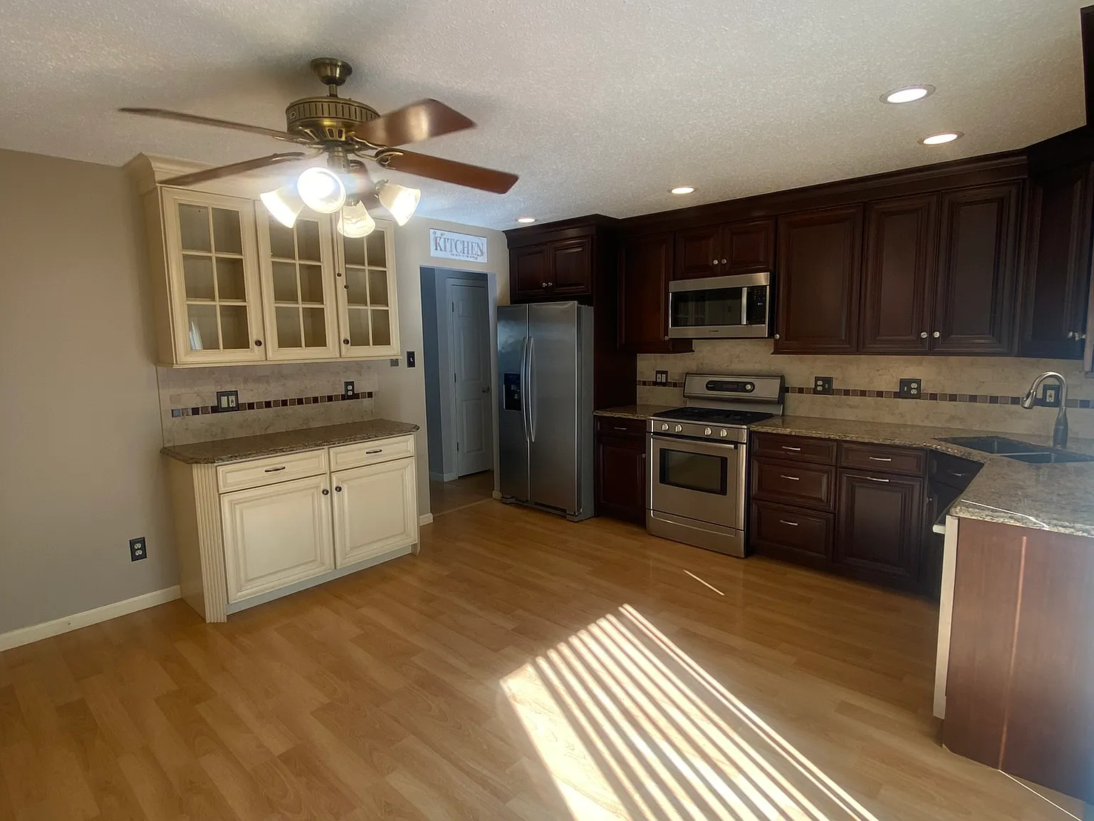 3 bed, 1754 sqft, $2,300 — Photo 4