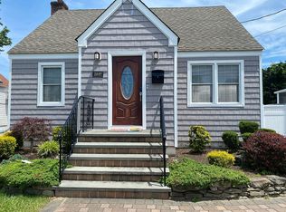 2449 Woodland Ave, Wantagh, NY 11793
