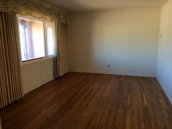 2nd image of 1017 Richmond Dr NE