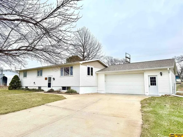 1212 A St, Fairbury, NE 68352