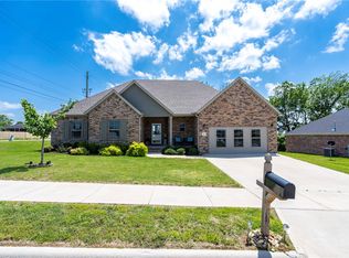 908 E Fallon St, Siloam Springs, AR 72761