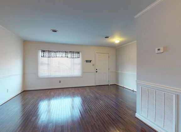 3rd image of 475 Bramblewood Ln