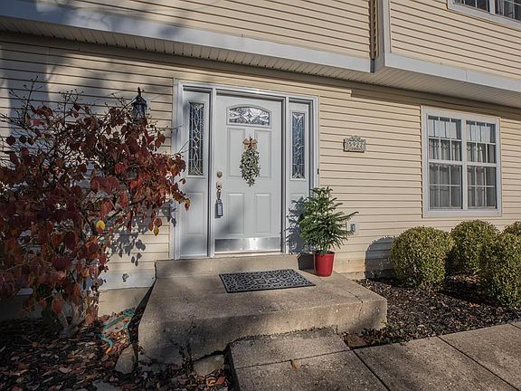 3rd image of 5922 Woodspoint Dr