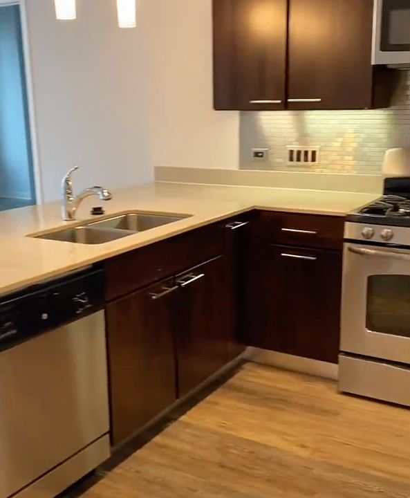 1st image of 460 W Huron St #1513