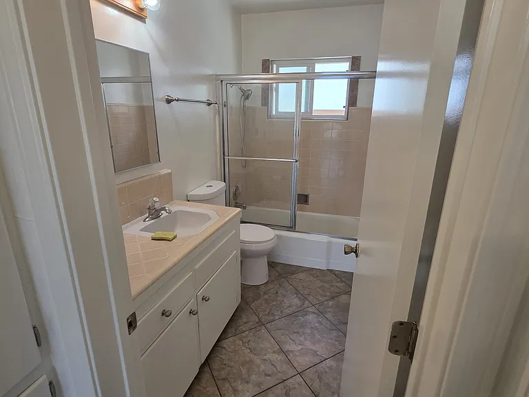 5628 Ash St #10 — Photo 10