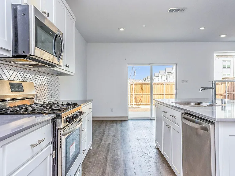 1328 Hill Country Pl — Photo 10