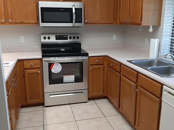 2nd image of 1017 E Maryland Ave Unit 202