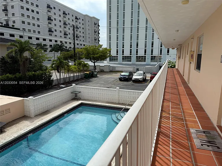 1235 Mariposa Ave #7 — Photo 2