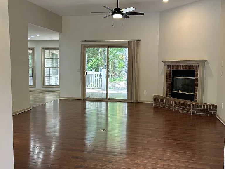 129 Ivy Ln — Photo 4