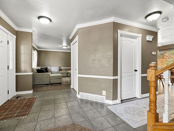 4th image of 74 Canterbury Cir