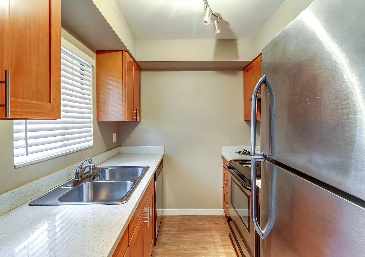 Alki 12 Apartments are located just blocks from Alki Beach. — Photo 1