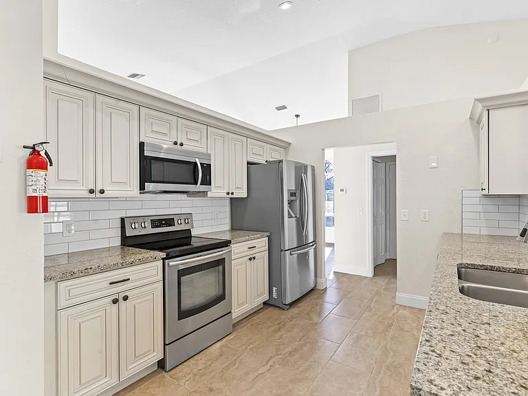 2141 SW Bayshore Blvd — Photo 12