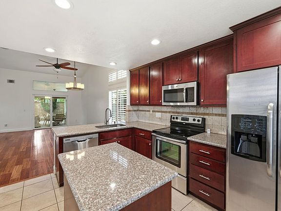 5th image of 592 Charlemagne Ln