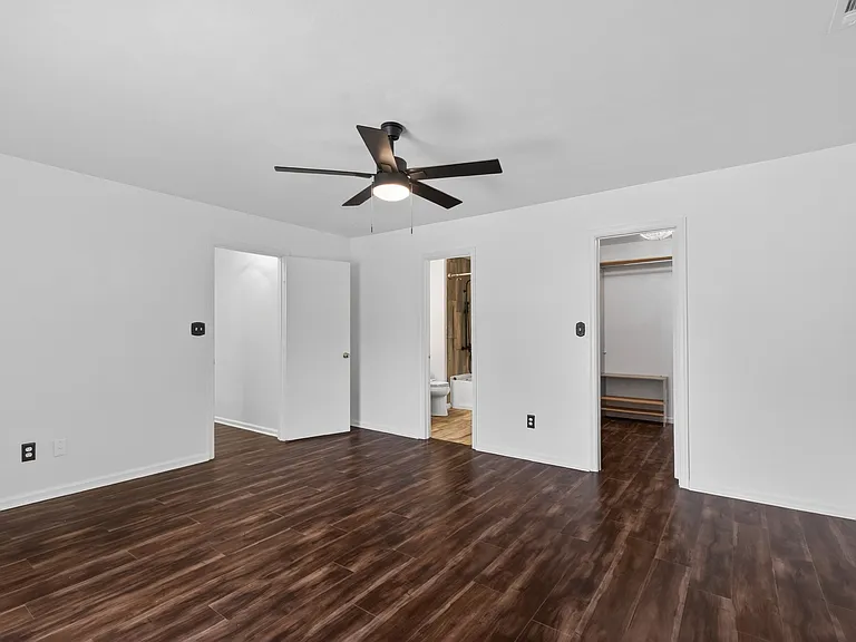 3200 Vermeer Dr #8 — Photo 24