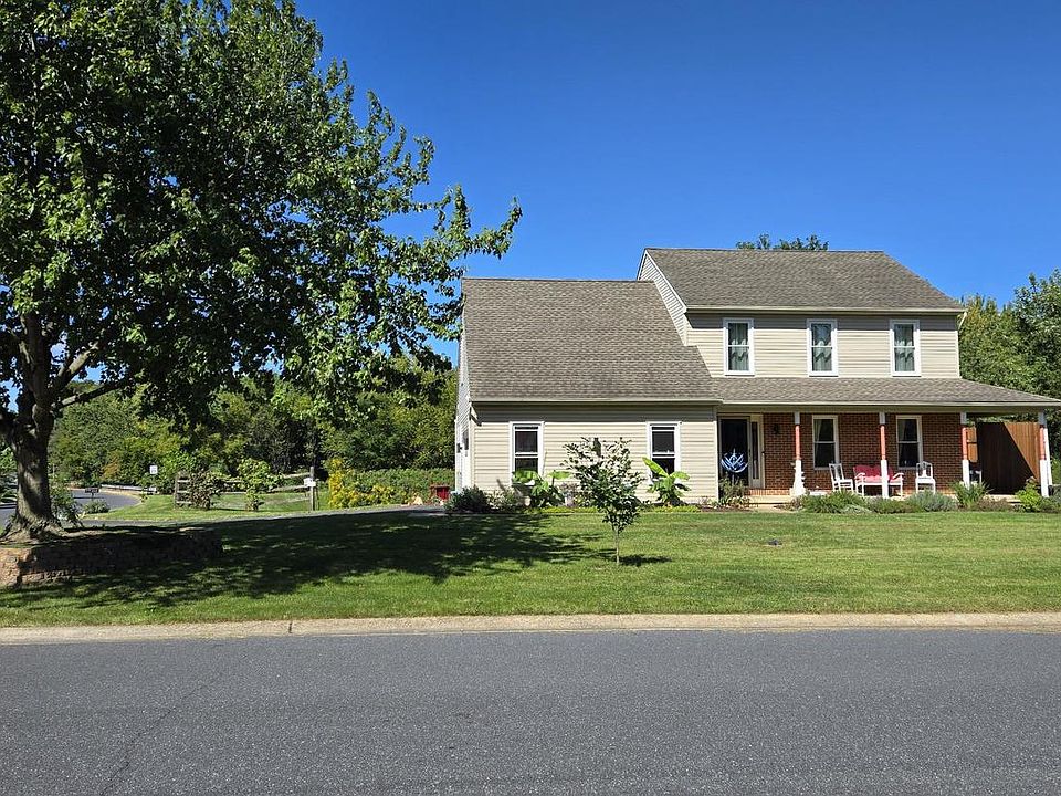 1st image of 243 Kingsbridge Dr