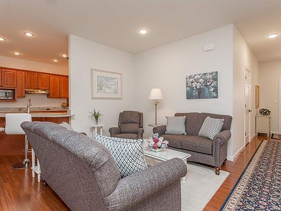 3rd image of 745 Coltsfoot Ln