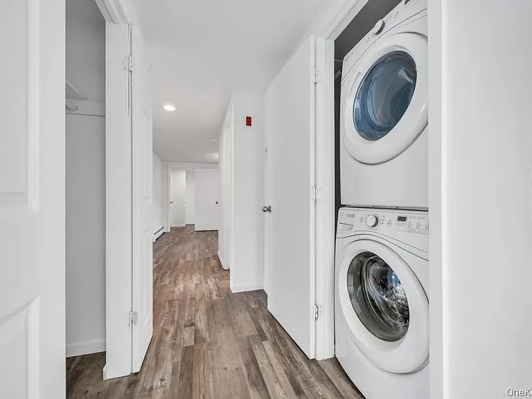 405 Massapequa Ave — Photo 25