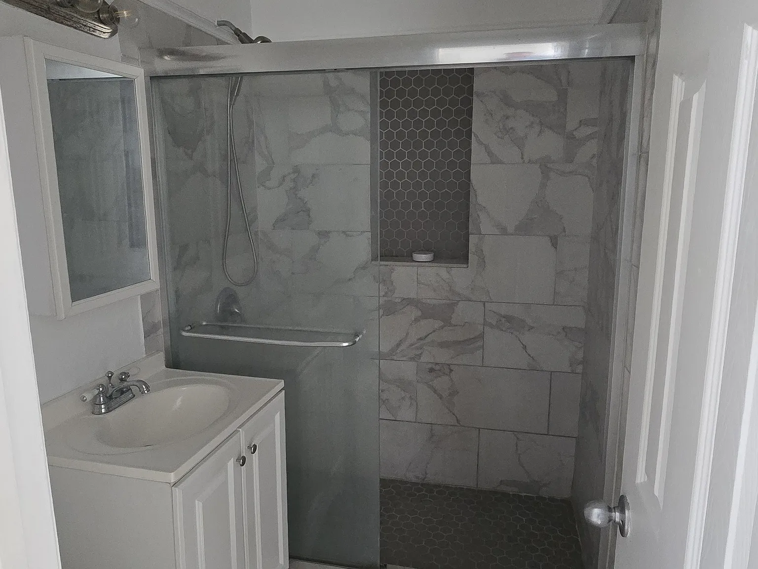 2 bed, 825 sqft, $1,450 — Photo 3