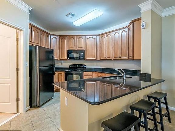 Open kitchen w/ granite and upgraded cabinets