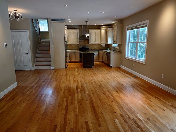 5th image of 70 Court St