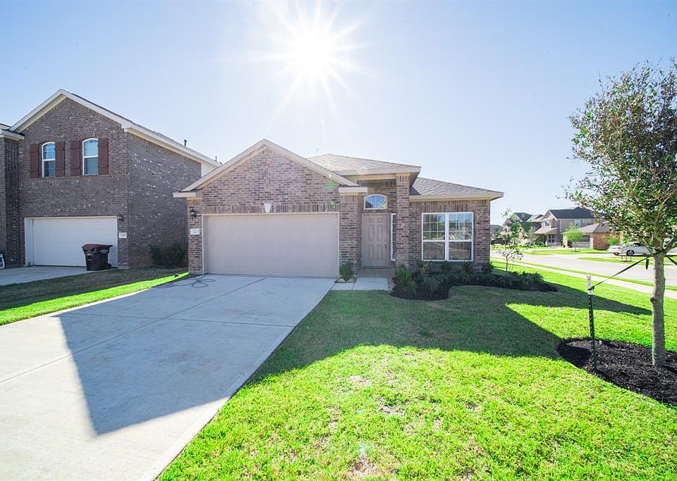1st image of 32723 Oak Heights Ln