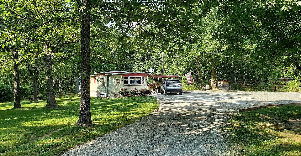 1st image of 885 Redbud Dr