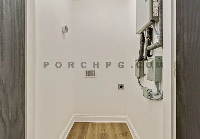 49 E 16th St SW #B — Photo 17