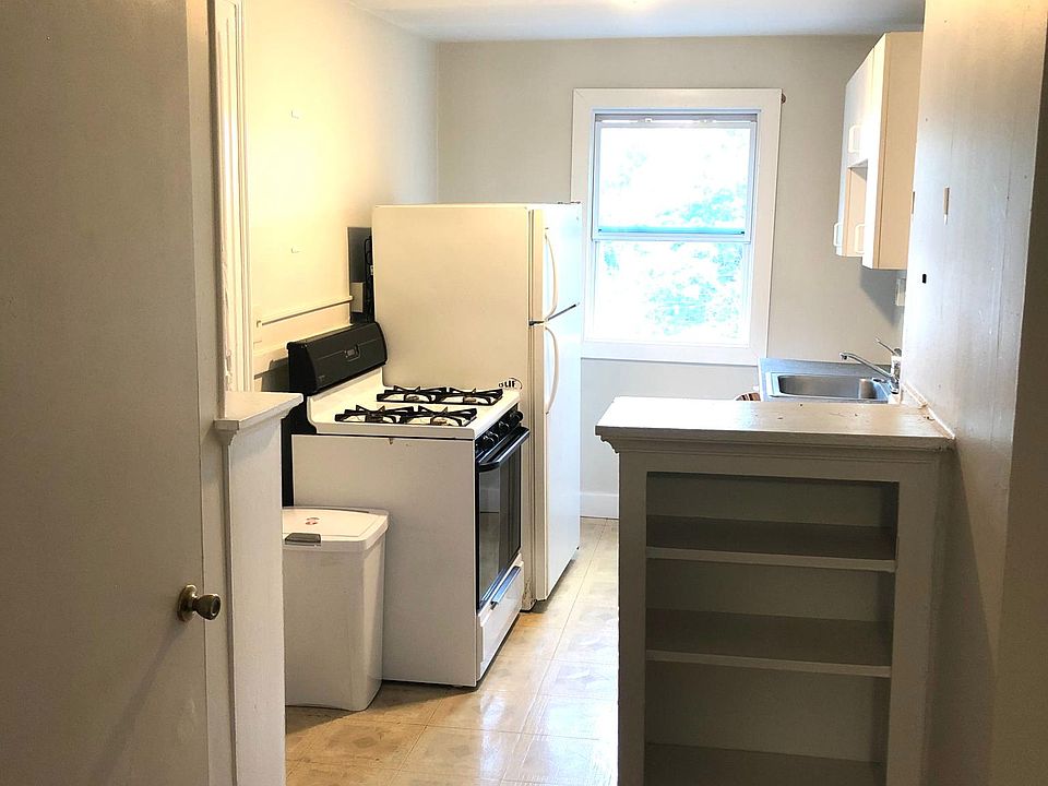 2nd image of 820 Elmwood Ave APT 5