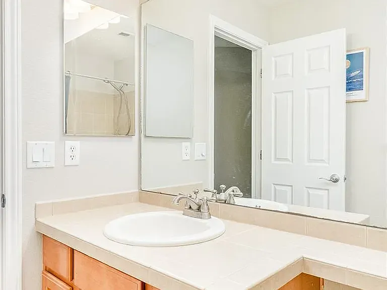 912 Kryptonite Dr — Photo 10