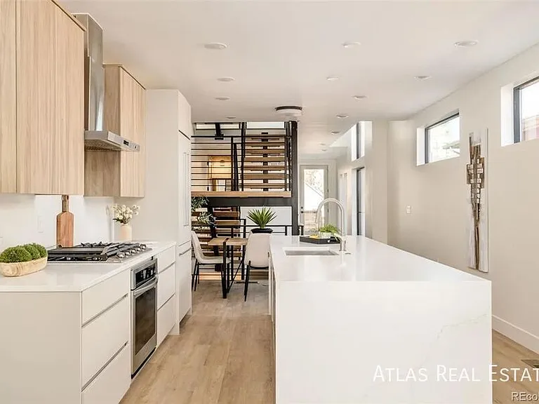 3416 Lawrence St — Photo 3