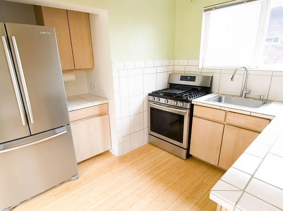 Large, well equipped kitchen, newer appliances.