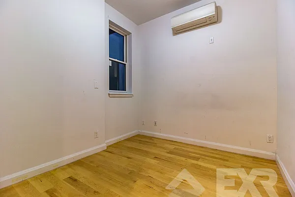 Rented by EXR | media 4