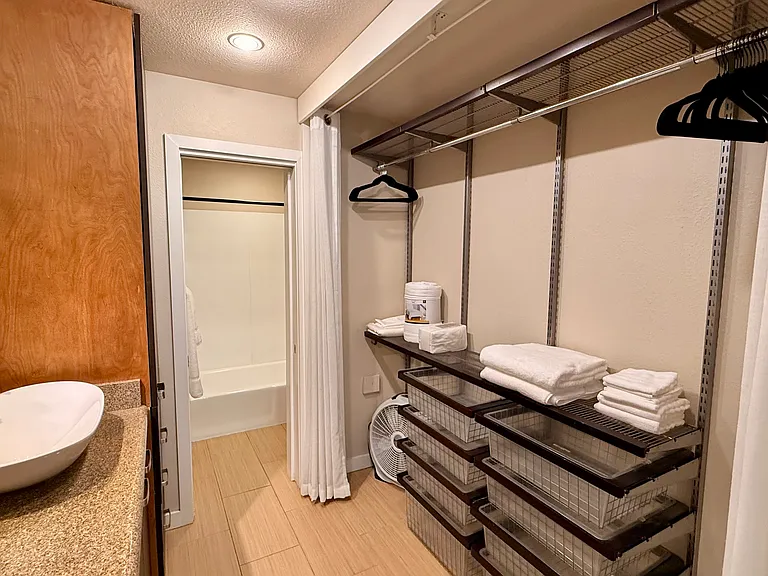 3939 Eagle St #202 — Photo 16
