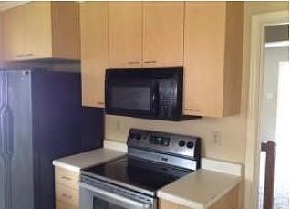 5th image of 533 S Elizabeth St