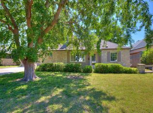 6407 N Hillcrest Ave, Nichols Hills, OK 73116