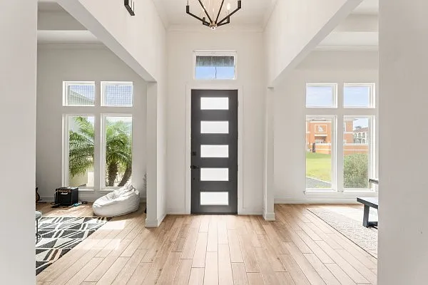 5 bed, 2827 sqft, $4,200 — Photo 2