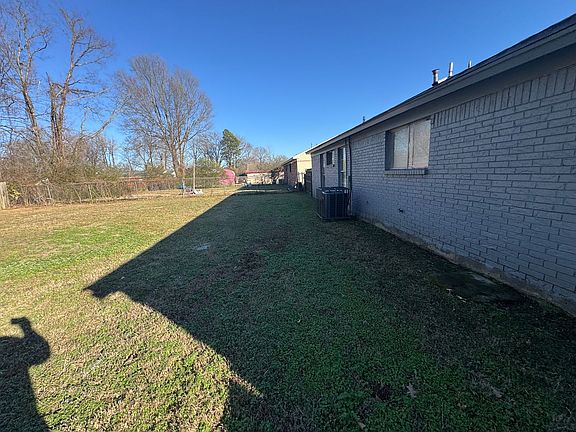 4th image of 1274 Parkrose Ave