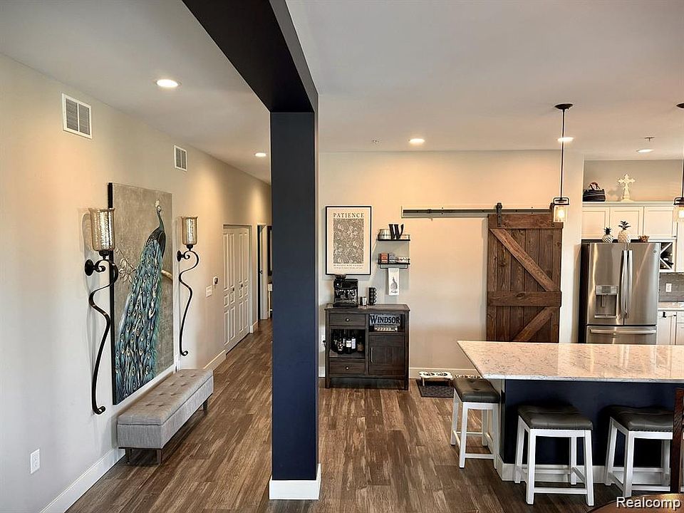 134 N Leroy St Unit 208, photo 6