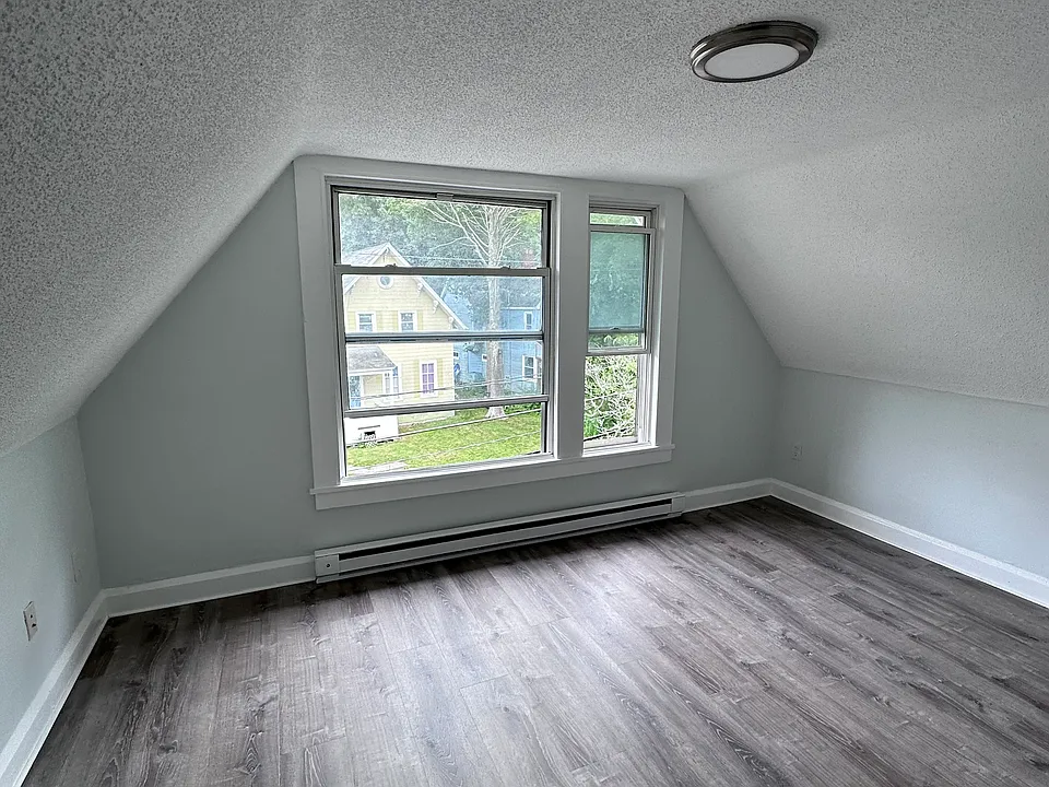 111 Laurel Hill Ave #3