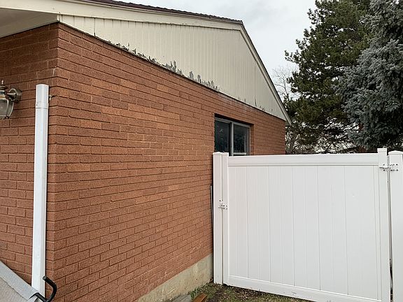 Privacy Vinyl Fencing