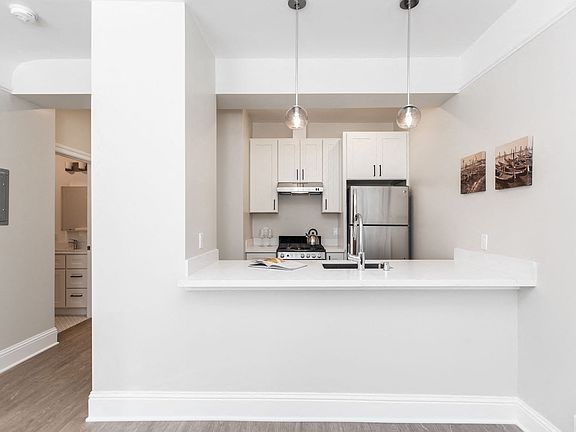 4th image of 1610 Golden Gate Ave #204