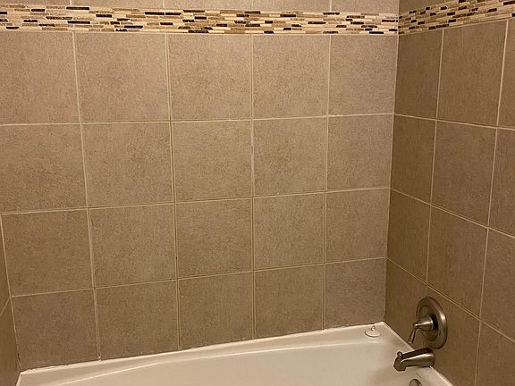 3rd image of 2212 9th Ave SW APT 5B