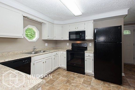 Hudson Homes Management - Kitchen