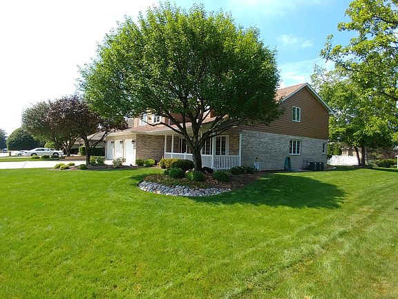3rd image of 16840 Pineview Dr