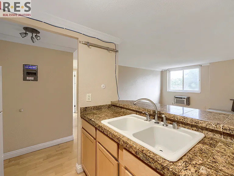 1125 N Washington St #502 — Photo 5