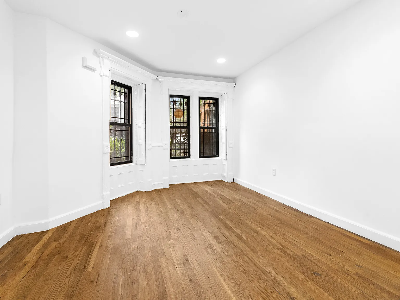 731 Putnam Avenue — Photo 2