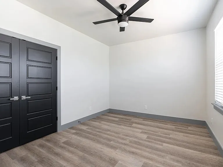 4009 N Indiana Ave — Photo 13