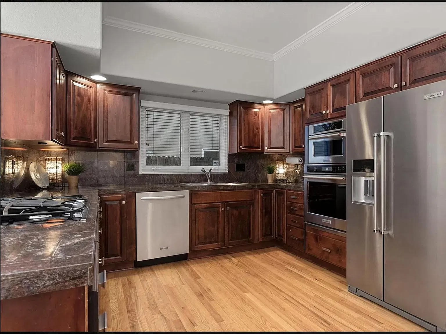 3 bed, 3291 sqft, $5,100 — Photo 4