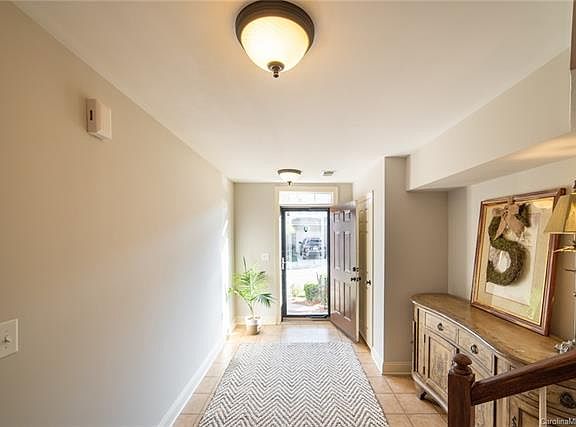 3rd image of 6421 Silver Star Ln