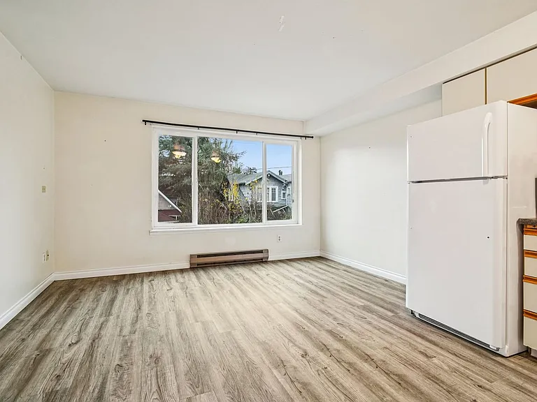 Adams Court Apartments — Photo 54